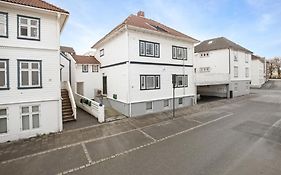 Central Studio Apartment Apt 102